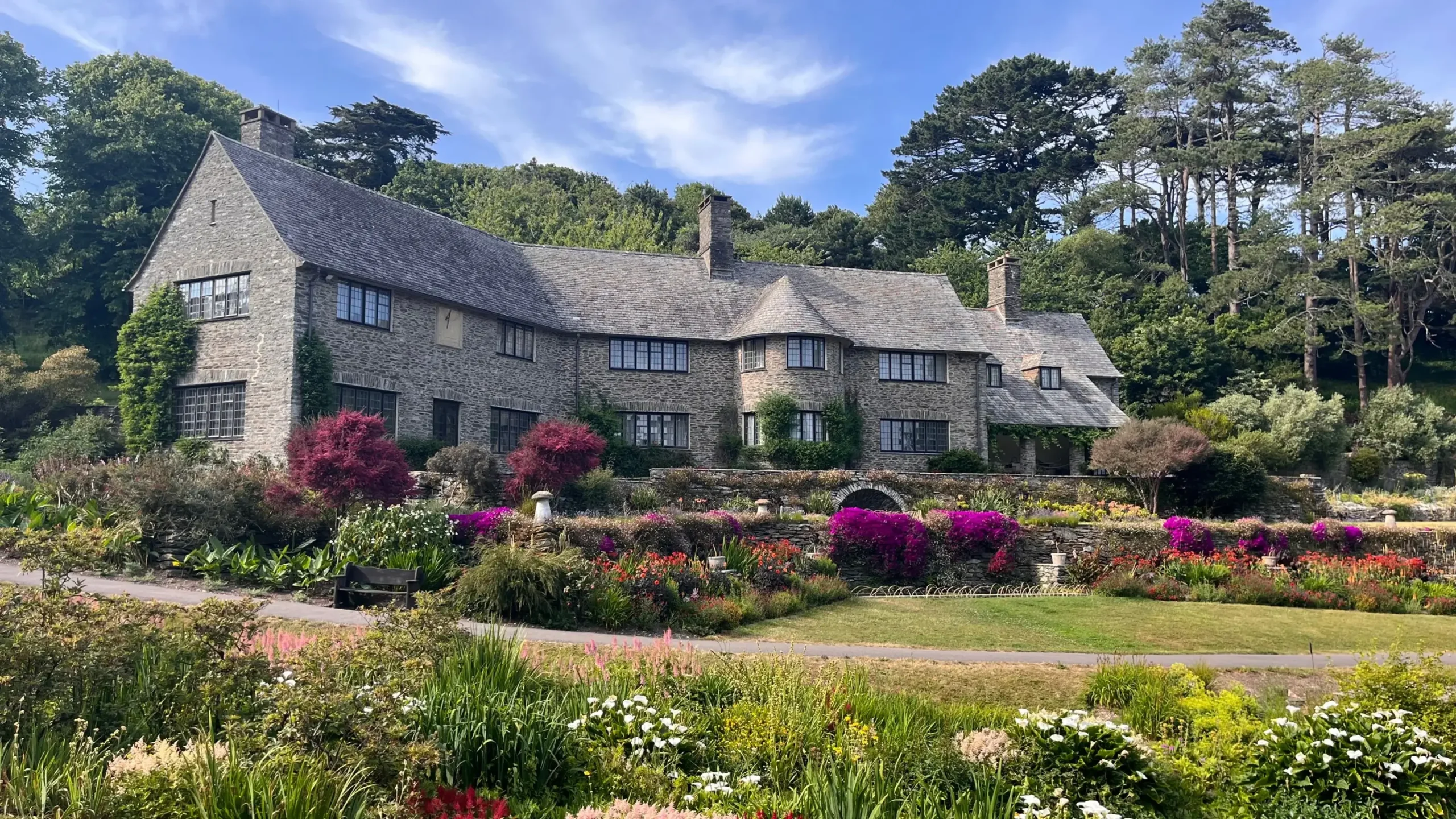 coleton-fishacre-house-in-summer